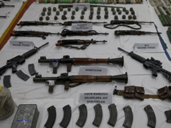 Sur'da PKK'nın cephaneliği ele geçirildi