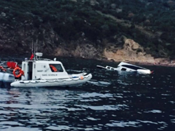 Göçmenleri taşıyan tekne battı: 33 ölü