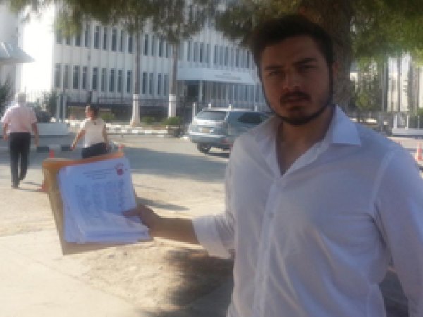 Türbe yanına yapılan kumarhaneye tepki
