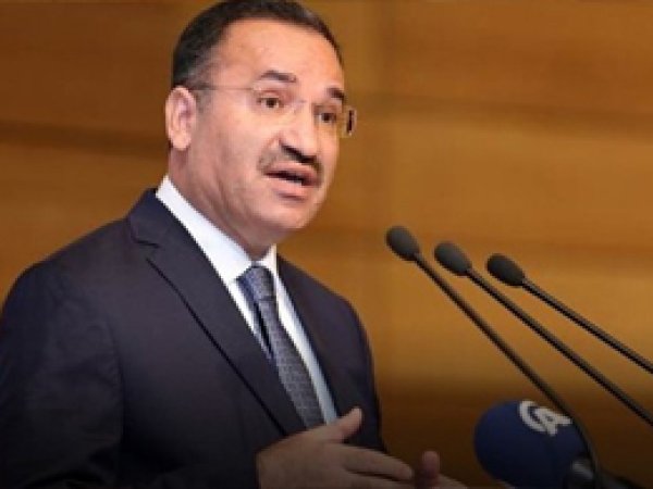 Bozdağ: Adil Öksüz Türkiye'de saklanıyor