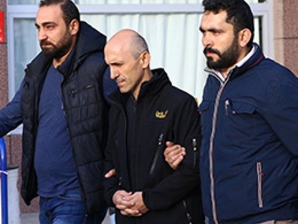 73 pilota gözaltı kararı