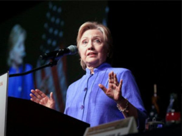 Fas kralından Clinton'a yardım iddiası