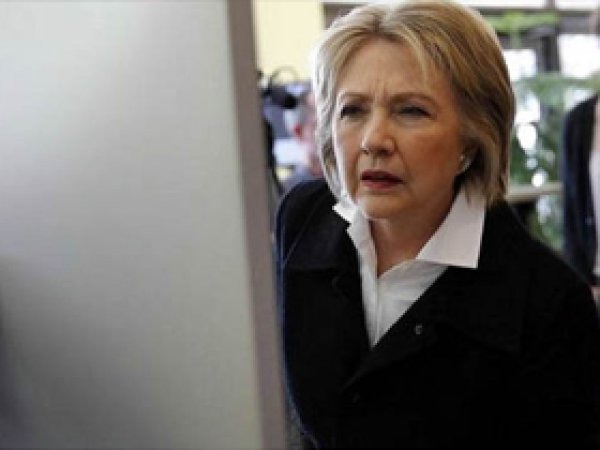 Wikileaks'ten Clinton'a e-posta darbesi