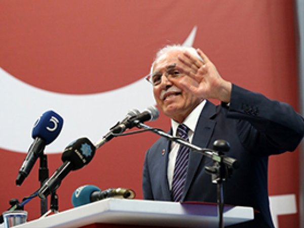 Mustafa Kamalak'tan veda 