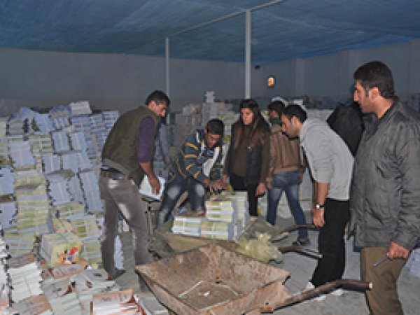 ABD Rojava'da 1 milyon kitap dağıttı