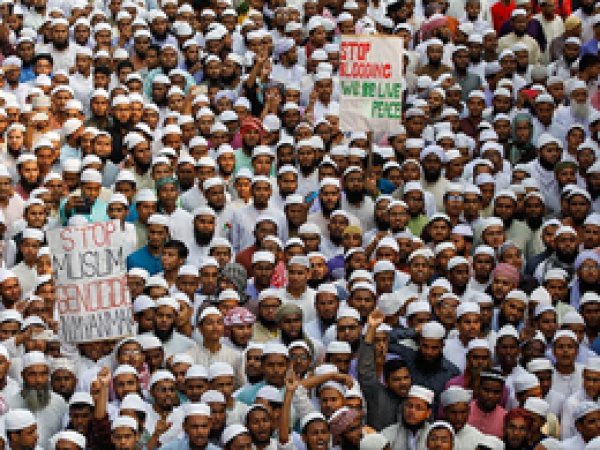 Rohingya Müslümanları için meydana indiler
