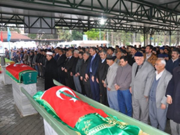 Yangında hayatını kaybeden 12 kişiye veda