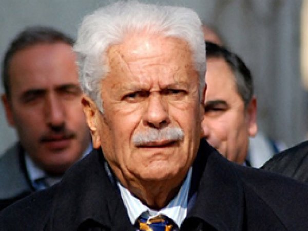 Eski bakan İsmet Sezgin hayatını kaybetti