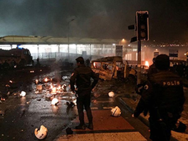 İstanbul'da çifte bombalı saldırı