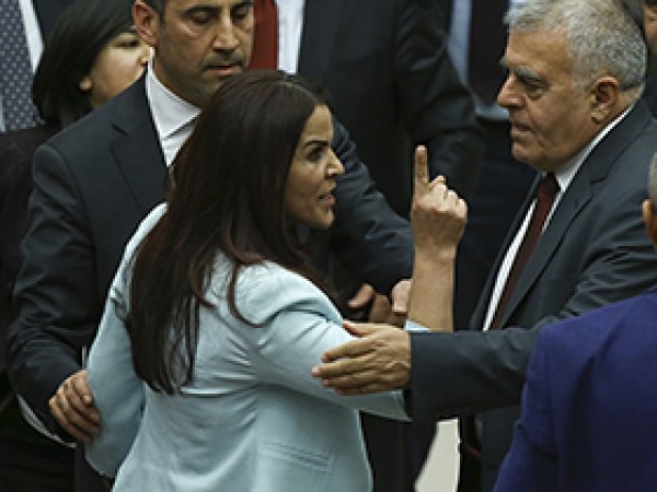 Ankara'da HDP'li 2 Vekil gözaltına alındı
