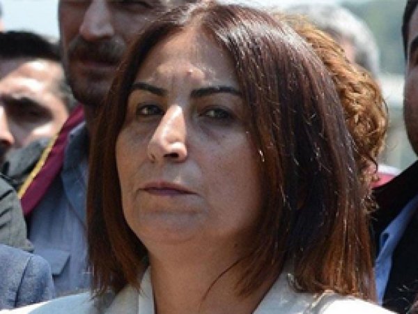HDP'li Aysel Tuğluk gözaltına alındı 