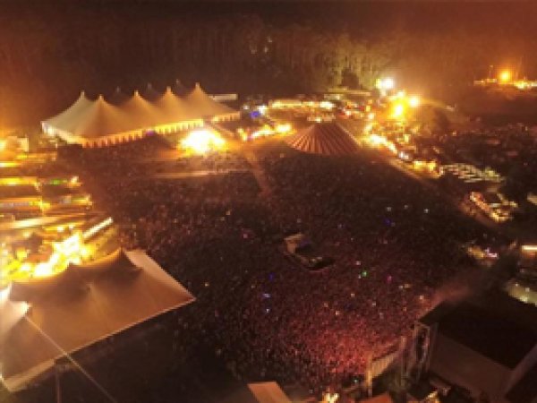Avustralya'da Müzik Festivalinde izdiham