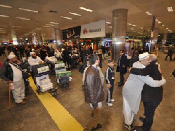 İnzar umre kafilesi yurda döndü