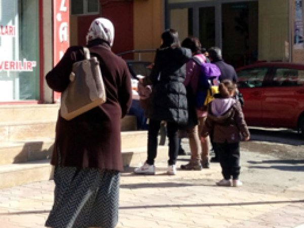 Misyonerler mülteci ve fakirleri hedef seçiyor