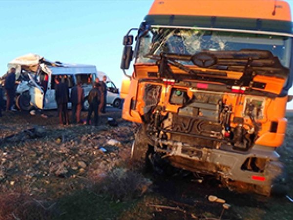 Diyarbakır'da kaza: 7 ölü, 16 yaralı
