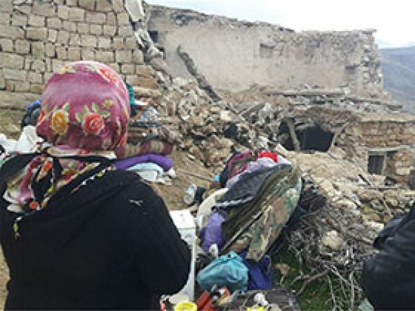 Siirt'te iki katlı ev çöktü: 3 ölü, 2 yaralı