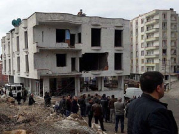 Şırnak'taki patlama evleri tahrip etti