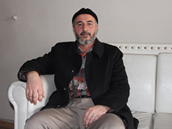 İmamlık yaparken hamal oldu