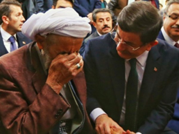 Davutoğlu Cuma namazını Silopi'de kılıyor