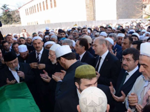 Ahmet Yaşar Hocaefendi toprağa verildi