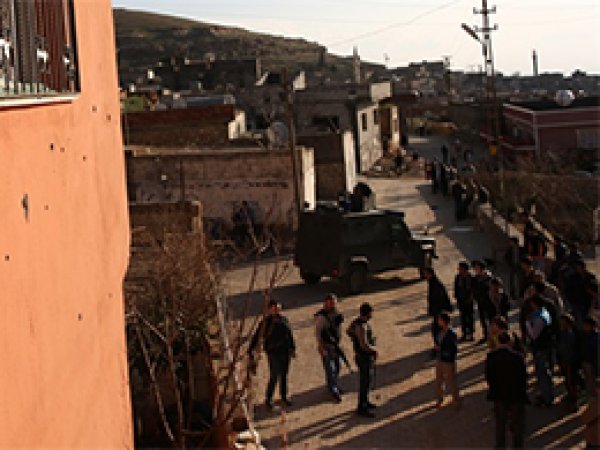 Sur halkı: Zorla evlerimize girdiler