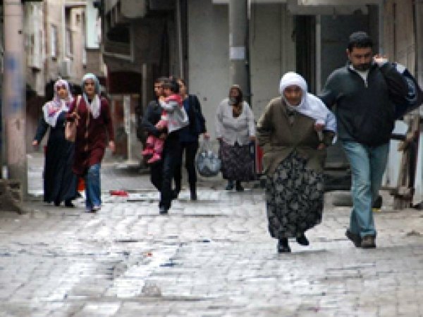 Yasak bölgesinden halk göç ediyor