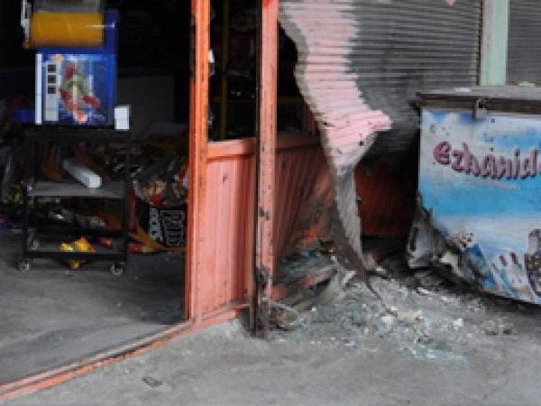 Bakkal dükkanına bombalı saldırı yapıldı