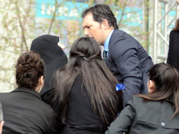 Davutoğlu'nun korumaları çarşaftan korktu
