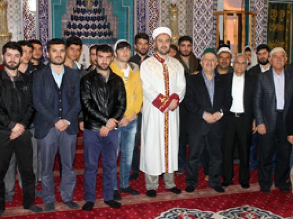 Aktif Gençlik Kulübü sabah namazında