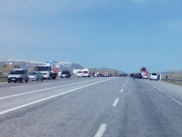 Van'da patlayıcı yüklü kamyon ele geçirildi