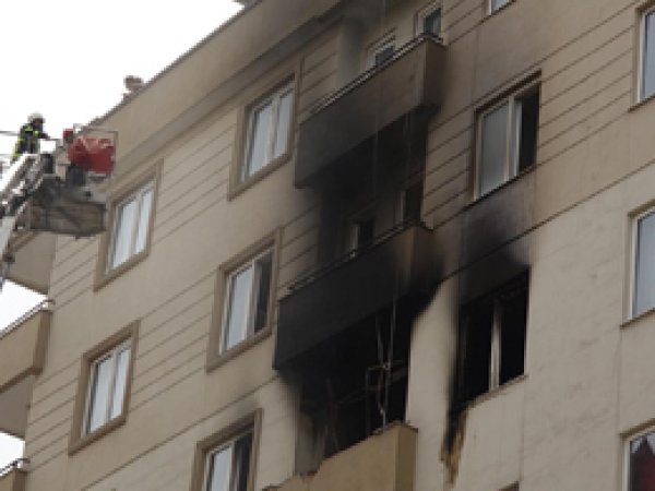 Apartmanda patlama: 1 ölü 8 yaralı