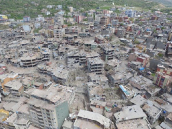 Şırnak'ta yıkım fotoğraf karelerine yansıdı