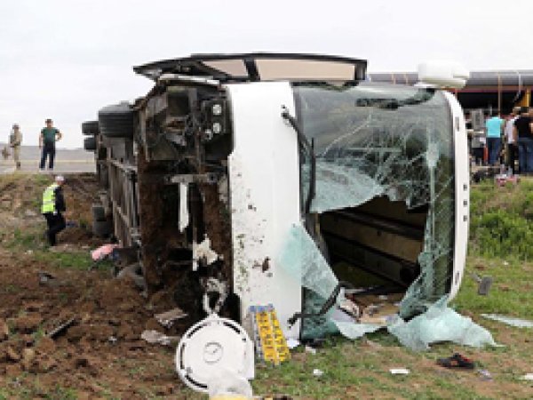 Erzurum'da İran otobüsü devrildi: 20 yaralı