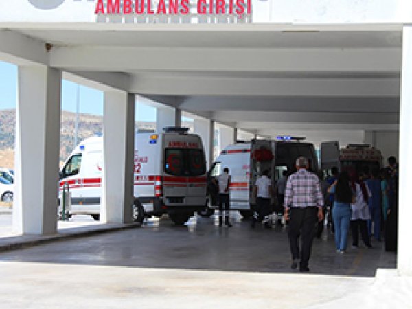 PKK'liler köyü bastı: 1 ölü 8 yaralı 