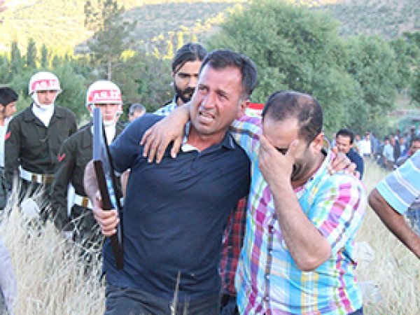 Öldürülen eski Muhtar ağıtlarla defnedildi