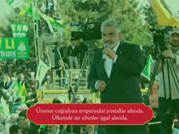 Yapıcıoğlu, kendi yazdığı şiiri seslendirdi