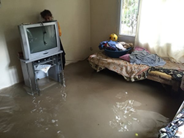 Adana'da evleri su bastı