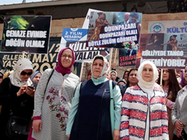 AK Partili kadınlardan 'Dans' protestosu