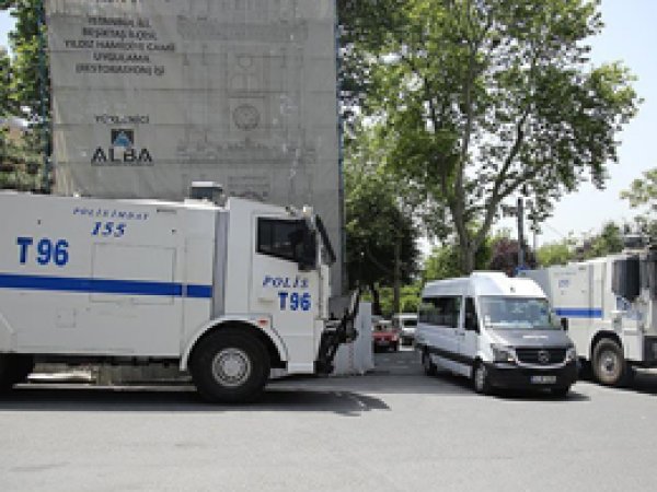 Polis Mimarlar Odası binasını boşalttı
