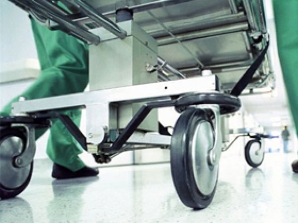 Adana'da otomobil TIR'a çarptı: 2 ölü