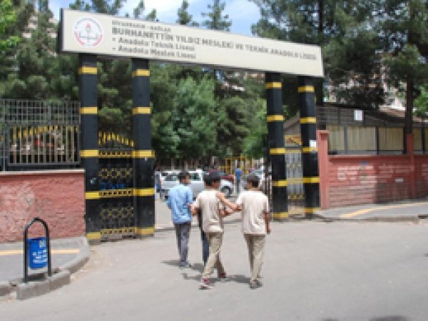 Öğrenciler PKK bürolarına götürülmüş