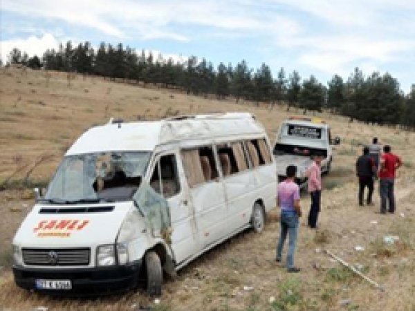 Minibüs şarampole yuvarlandı: 9 yaralı