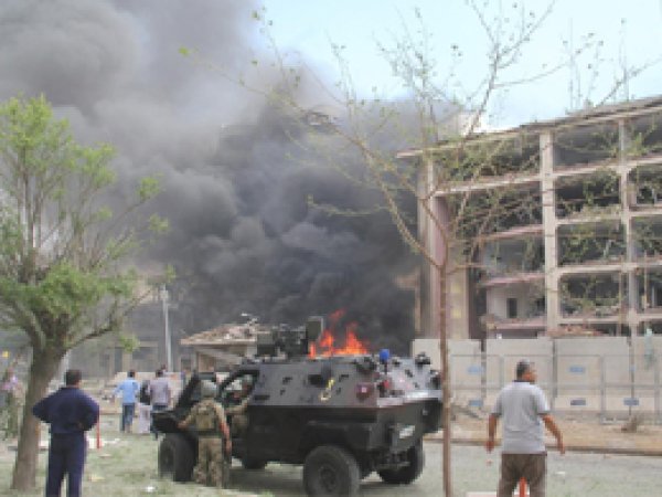Midyat'ta bombalı saldırı: 2 ölü 40 yaralı