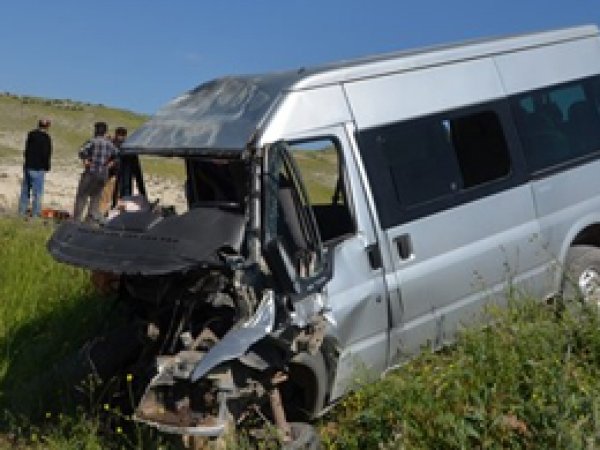 Ankara'da öğrenci servisi TIR'la çarpıştı: 3 ölü