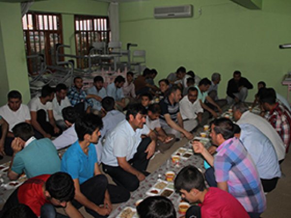 İkra Eğitim Der'den geleneksel iftar yemeği