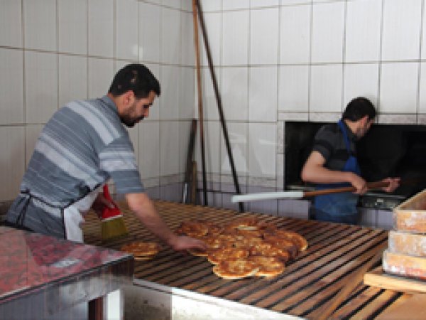 280 derece sıcağa karşı oruç tutuyorlar