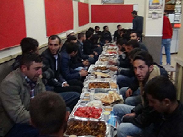 Kar-Der'den gençlere iftar yemeği