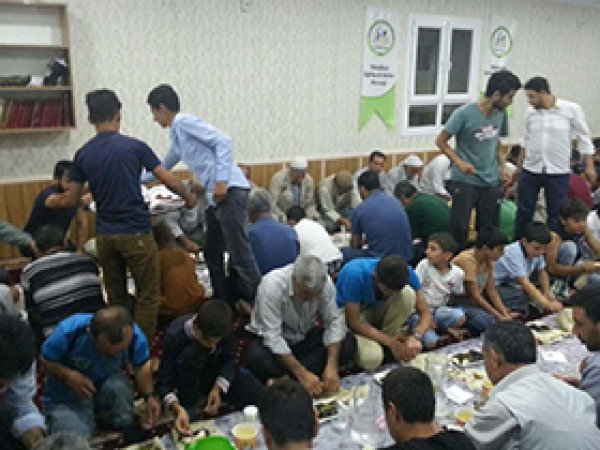 Urfa Yakubiye-Der iftar yemeği verdi