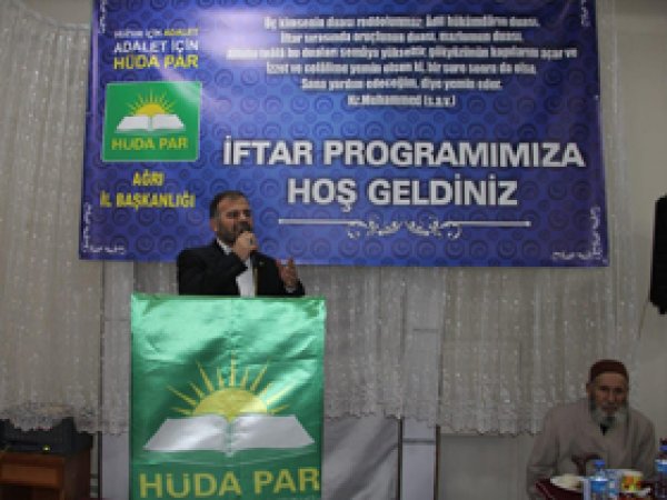 Ağrı HÜDA PAR'dan iftar yemeği