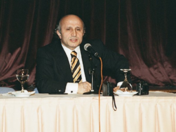 Yaşar Nuri Öztürk öldü